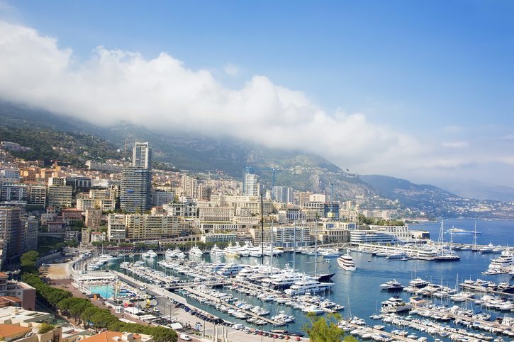 Monacké knížectví. Krásný panoramatický výhled na Monte Carlo
