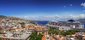 Pohled na město a kotvící výletní loď v Messině, na ostrově Sicília