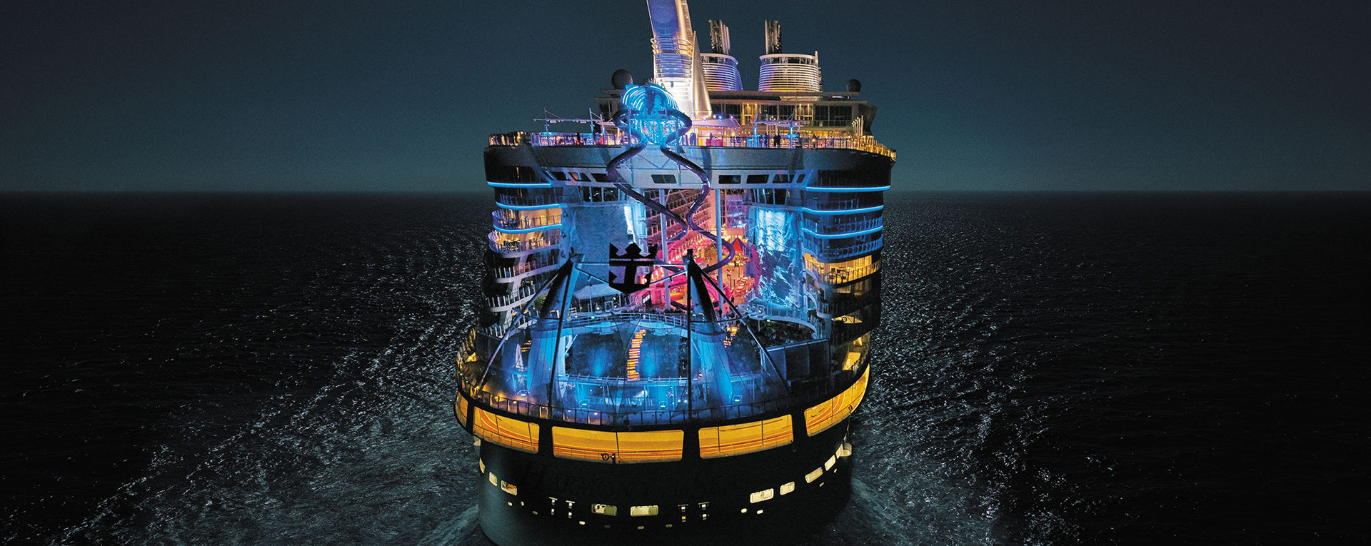 Vypláva Symphony of the Seas, loď mnohých prvenstiev Vypláva Symphony of the Seas, loď mnohých prvenstiev