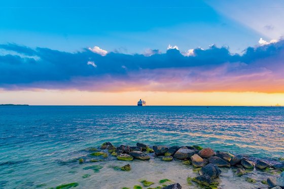 Aperitív pri západe slnka pri ostrove Aruba