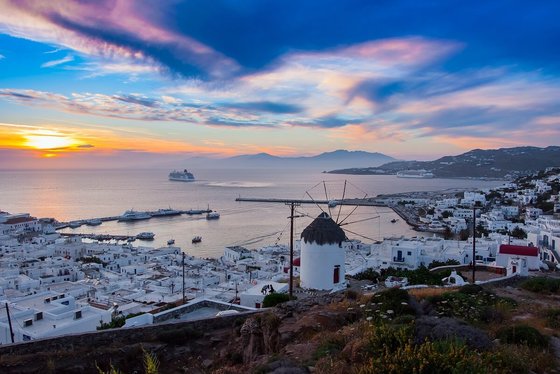 Preplávania a párty pri ostrove Mykonos