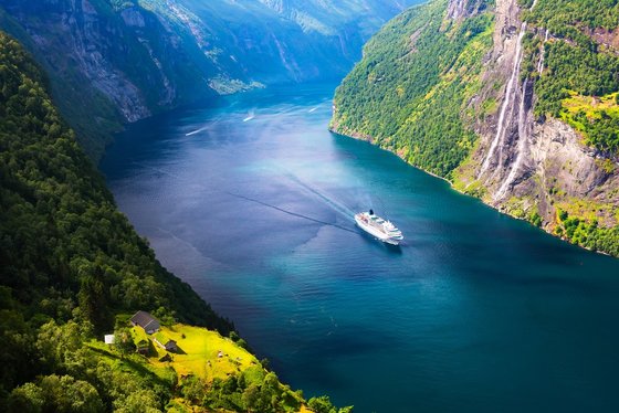 Preplávanie fjordom Geiranger