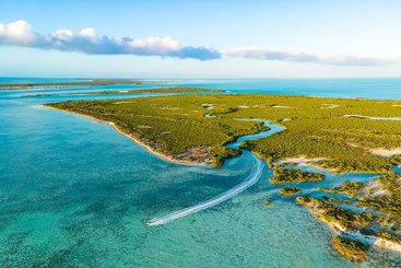 Aperitív pri západe slnka pri súostroví Turks a Caicos