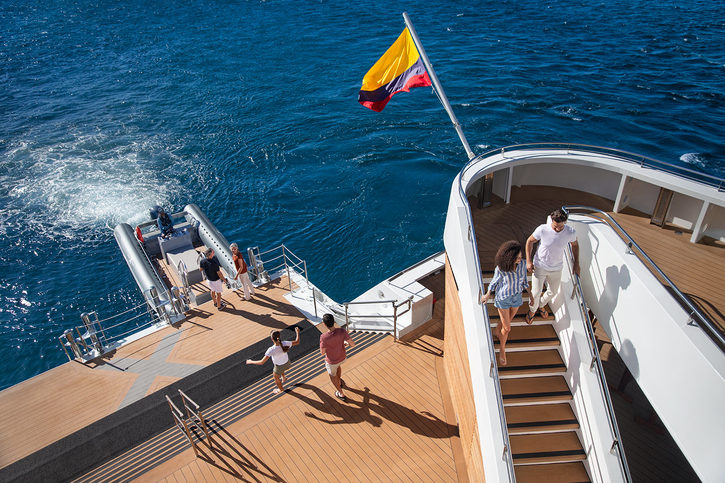 02_FLORA-MARINA-OVERHEAD_829R