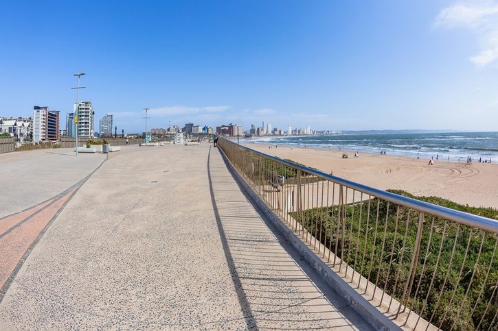 Durban – pobrežná promenáda s výhľadom na Indický oceán.