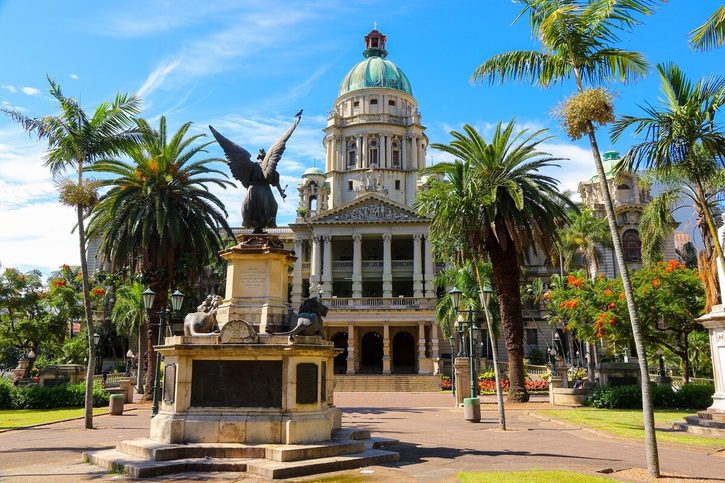 Durban – radnica s vojnovým pamätníkom v provincii KwaZulu-Natal.