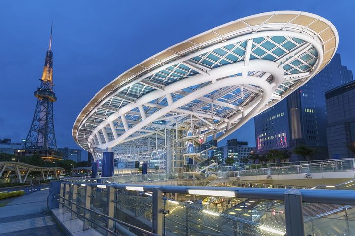 Nagoya – Moderný komplex Oasis 21 s televíznou vežou.