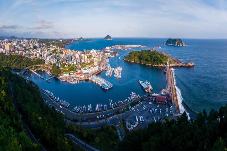 Čedžu - Panoramatický pohľad na prístav.