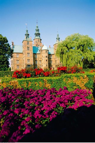 osenborg Slot – V renesančním paláci ze 17. století si prohlédněte královské klenoty i nejstarší královskou zahradu v Dánsku
