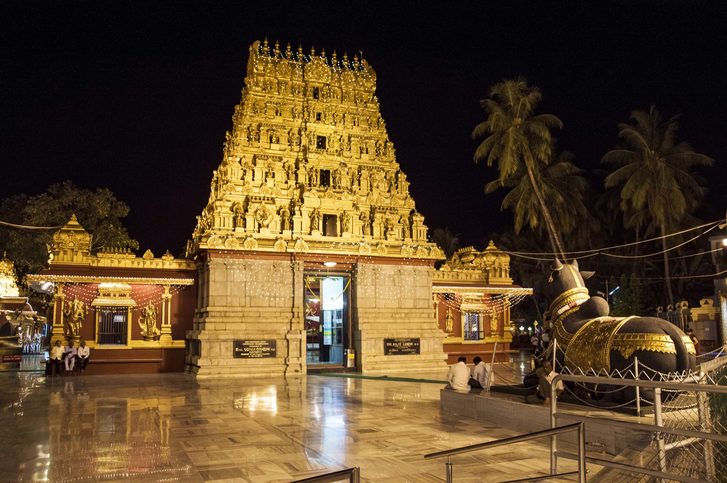 Kudroli Sri Gokarnanatheshwara – Obdivujte překrásný, na začátku 20. století postavený chrám, zasvěcený bohu Šivovi, vyzdobený nástěnnými malbami na témata hinduistických příběhů a legend. New Mangalore, Indie