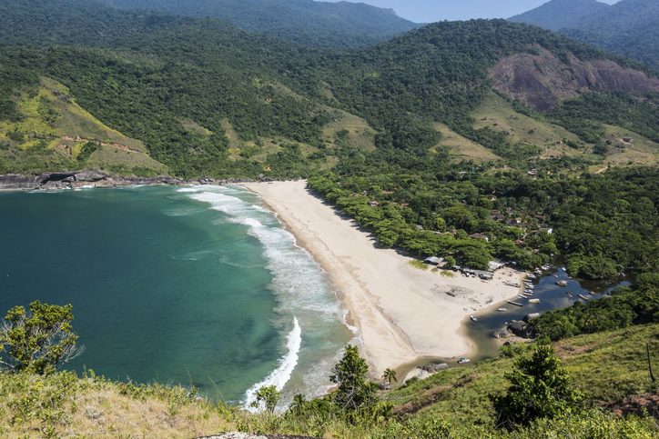 Blue Bay na ostrově Ilhabela, Brazílie