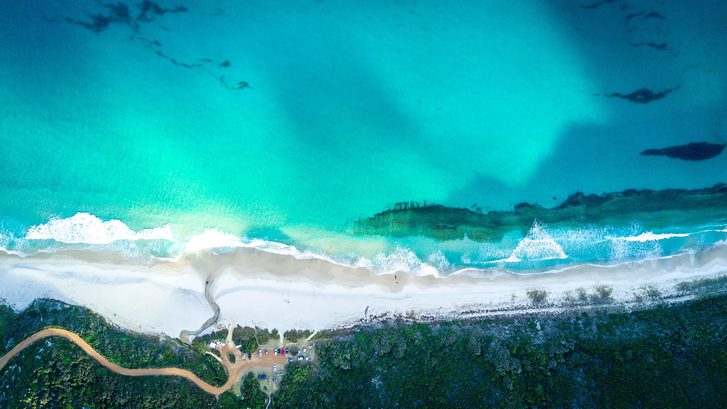 Záběr z dronů, pobřeží Esparance, Austrálie