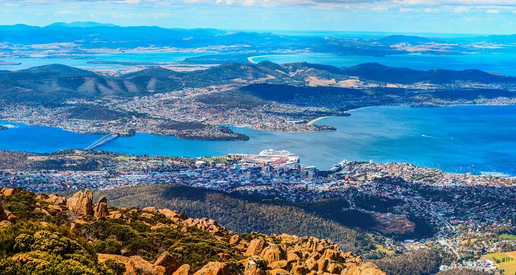 Panoramatick pohled na přístavní město Hobart, Tasmánie