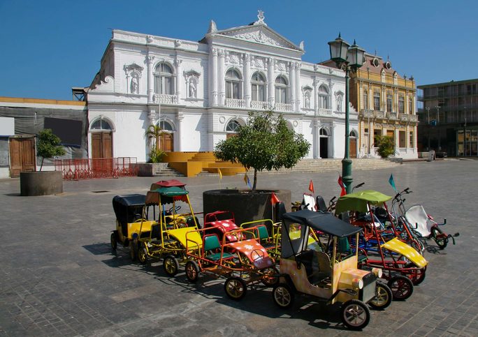 Náměstí Prat s operou ve městě Iquique