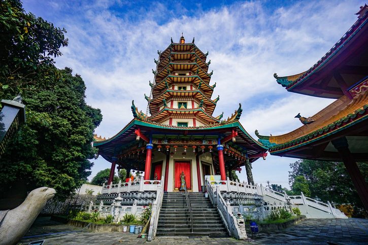 Pagoda Avalokitesvara - známý jako  Vihara Buddhagaya, je buddhistický chrám se nachází v Semarang , Indonésie