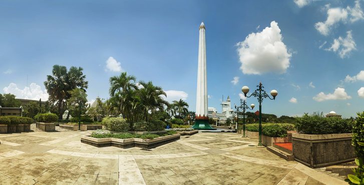 Tugu Pahlawan – Prohlédněte si 41 metrů vysoký symbol města, památník hrdinů a přilehlé muzeum, připomínající padlé v boji za nezávislost země