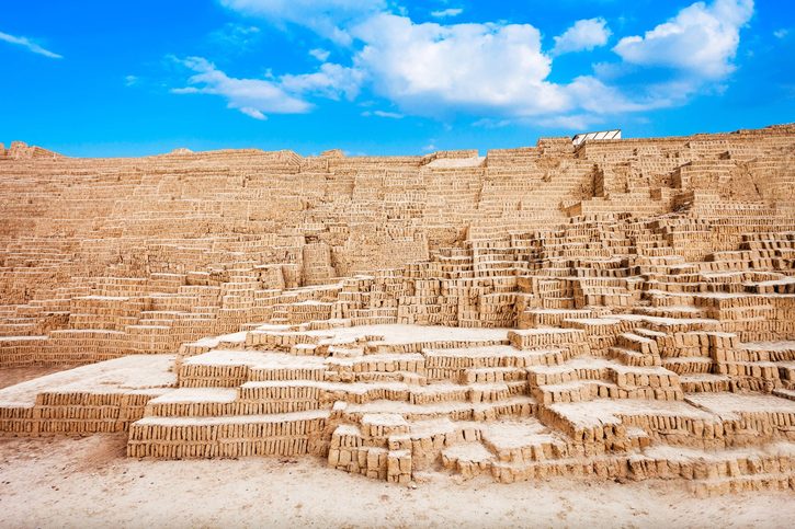 Pachacamac – Vyjeďte za město a seznamte se s dávnou historií Peru na místě starověkých ruin důležitého náboženského centra, vybudovaného tisíc let před říší Inků
