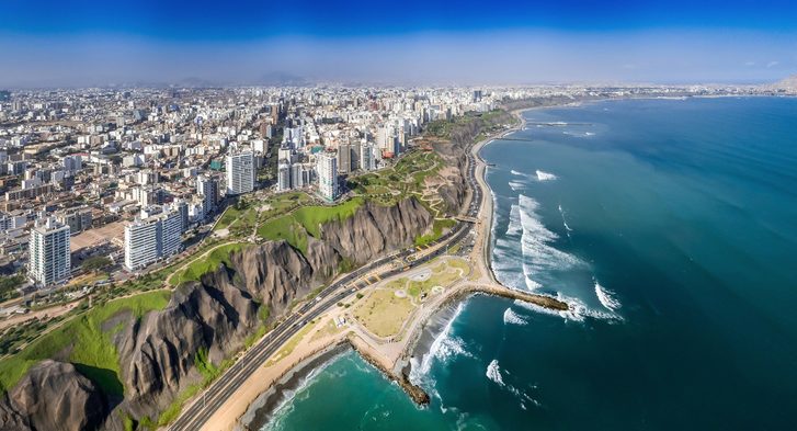 Callao - letecký pohled na město Miraflores, útes a Costa Verde