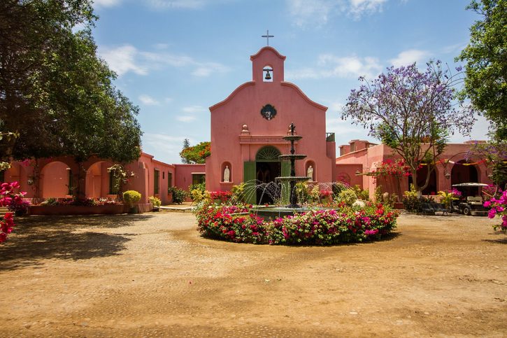 Výroba vína u vinic Ica, Peru