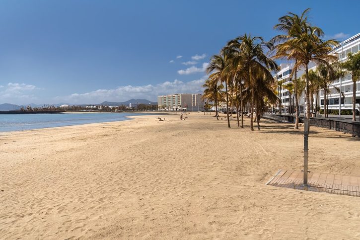 Lanzarote - Hlavná pláž v meste Arrecife.