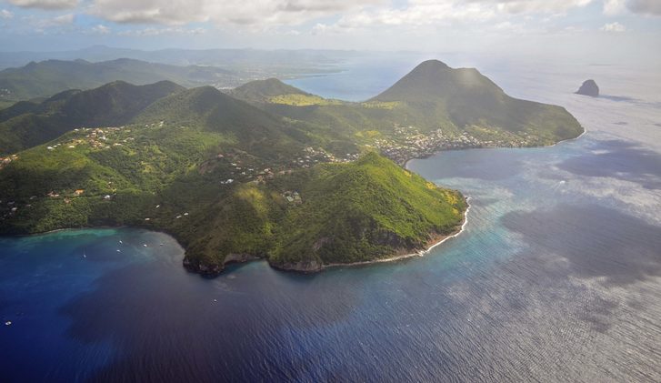 Letecký pohled na ostrov Martinik.