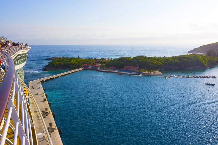 Labadee - Labadee z paluby výletnej lode s výhľadom na pobrežie