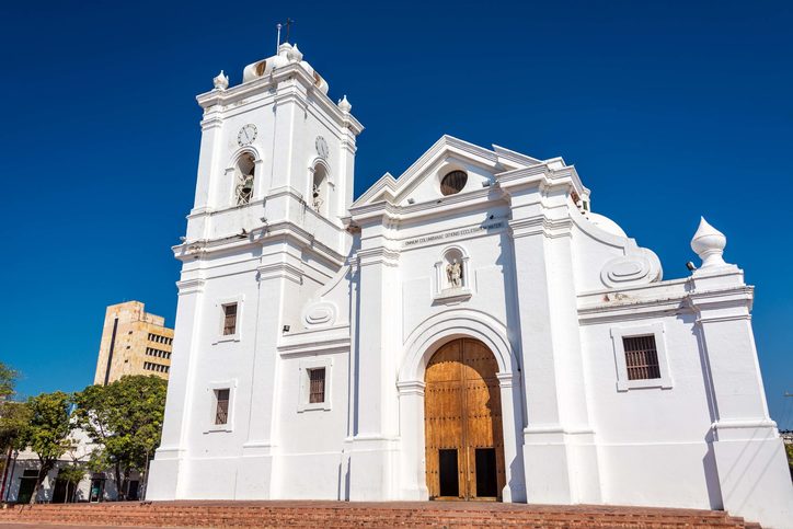 Bílá katedrála ve městě Santa Marta, Kolumbie