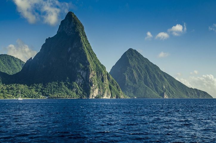 Castries - Panoráma sopiek Gros Piton a Petit Piton.