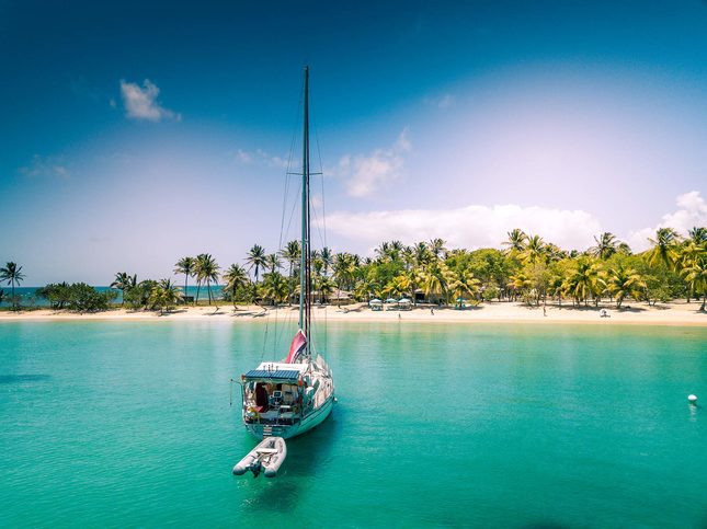 Salt Whistle Bay – Užijte si odpočinek na nádherné pláži ve tvaru půlměsíce a písčité kose, oddělující Karibské moře od Atlantiku, Mayreau, Svatý Vincent