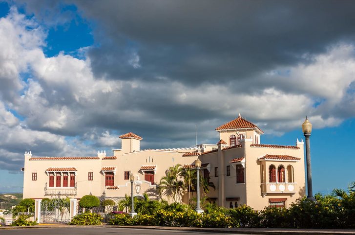 Castillo Serrallés - Prohlédněte si panství z 30. let 20. století a seznamte se s pěstováním cukrové třtiny a výrobou rumu, které hrály v ekonomice města důležitou roli. Ponce, Portoriko