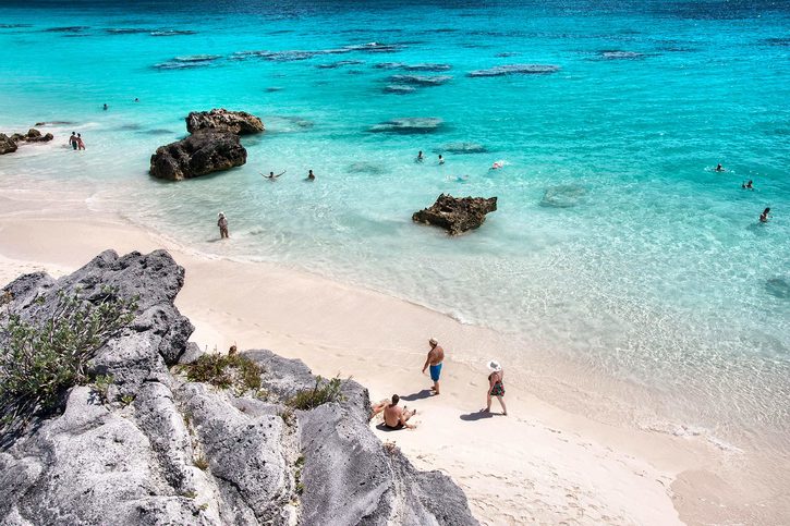 Písčitá pláž v Hamiltonu, Bermudy