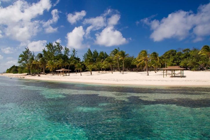 Cayman brac - Pobrežie Cayman Brac