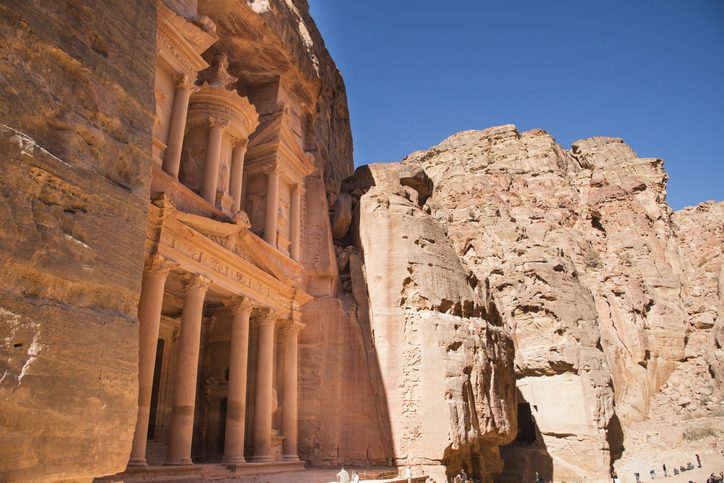 Petra - starověké skalní město lidu Nabataean, zapsané na seznam UNESCO a prohlášené jedním z Nových sedmi divů světa.
