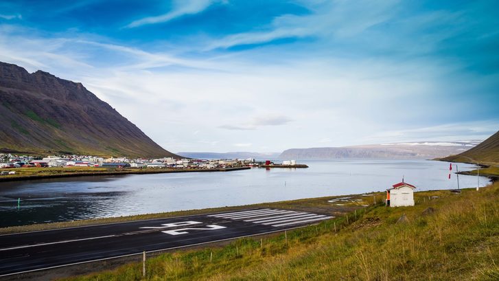 Krajina s městem Isafjordur, Island 