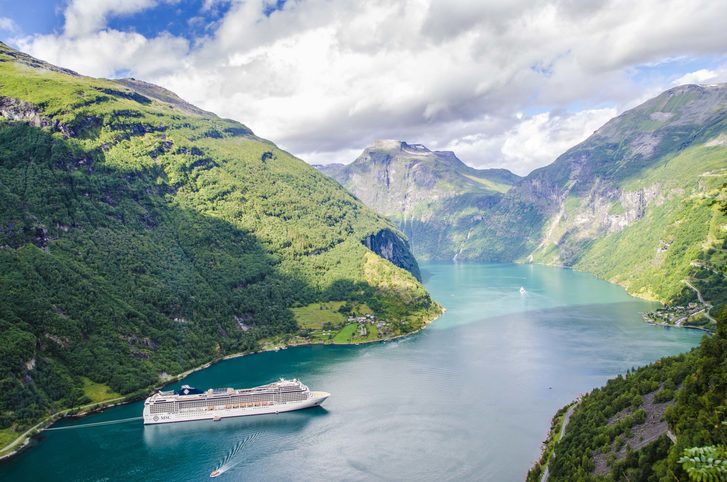 Výletní loď v Geirangeru, Norsko