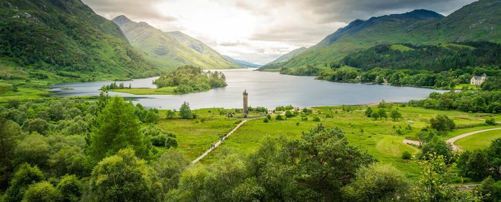 Glenfinnan Monument, v čele Loch Shiel, Inverness, Skotsko