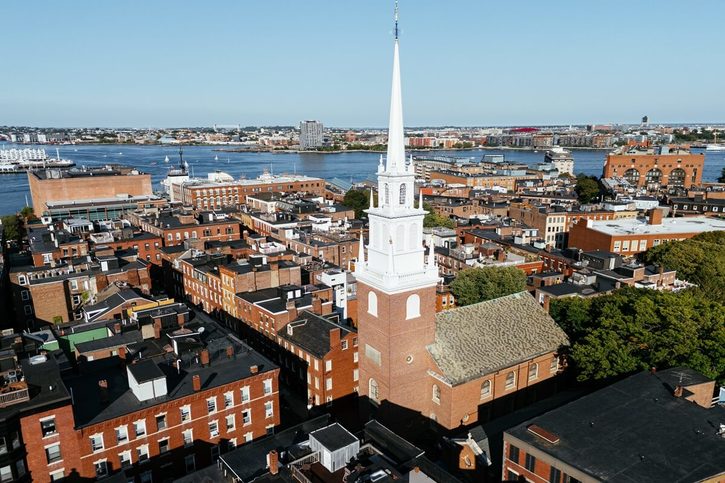 Boston – letecký pohľad na North End, prístav a Old North Church.