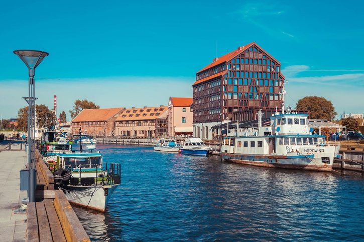 Klaipeda - Lode a člny na rieke Danė v historickom centre Klaipedy