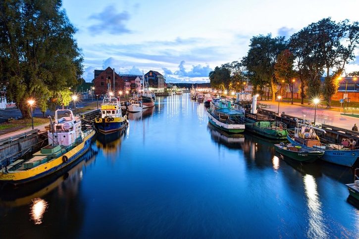 Klaipeda - Nočný pohľad na historické centrum Klaipedy a rieku Dane 