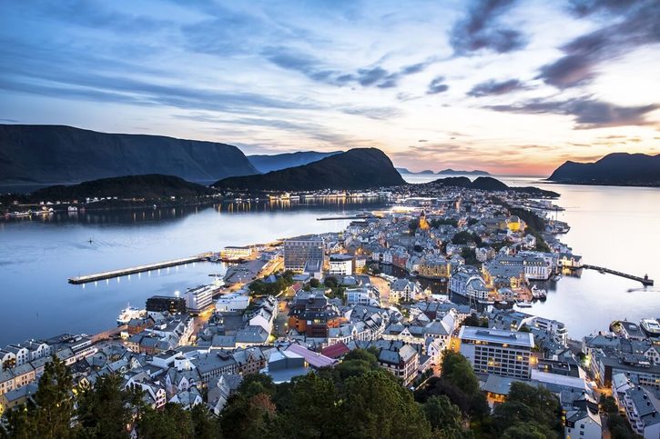 Ålesund - Výhľad na prístavné mesto.