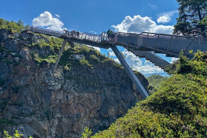 Eidfjord - Vyhliadkový most nad hlbokým kaňonom.