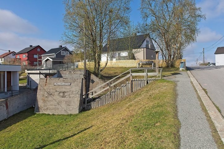 Kirkenes - Vchod do podzemného krytu Andersgrotta