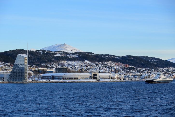 Molde - Pohľad na Molde s hotelom Scandic Seilet