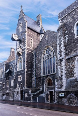 Dover - Kamenná budova s penziónom