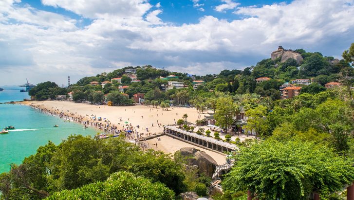 Gulangyu Island – Stravte den na ostrově s překrásnými plážemi, křivolakými uličkami s viktoriánskou architekturou i zajímavými muzei, Xiamen, Čína