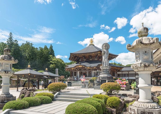 Pohled na typickou japonskou architekturu Japonska