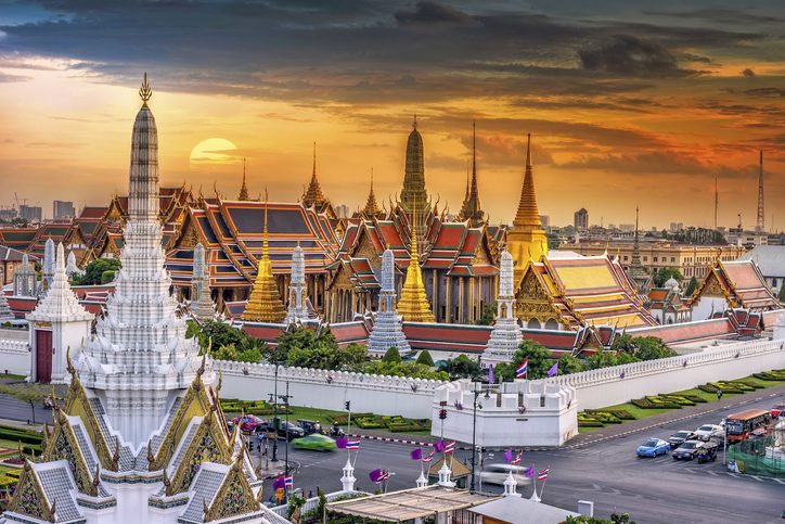 Velký palác a Wat phra keaw při západu slunce Bangkok, Thajsko