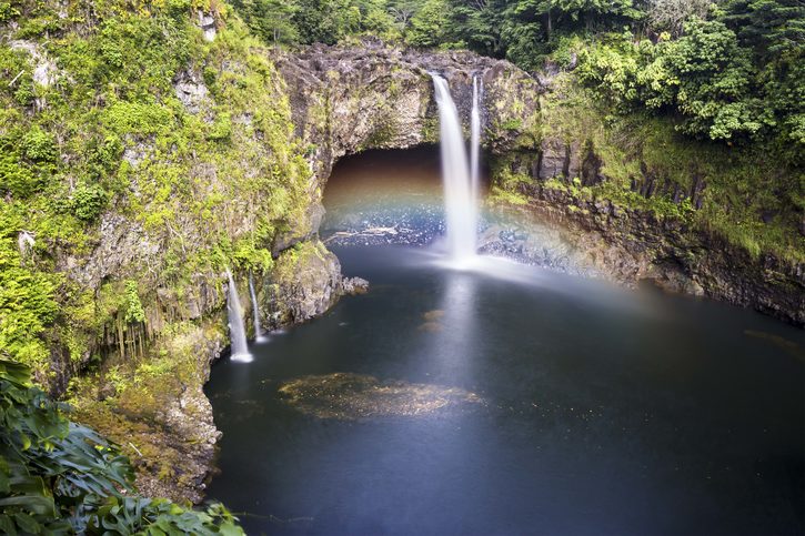 Krásné Rainbow vodopády v Hilo, Havaj