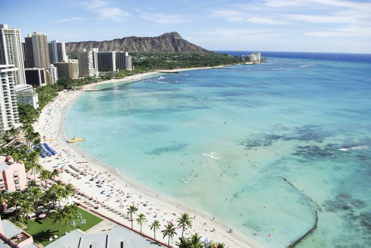 Krásná písčitá pláž Waikiki, Havaj