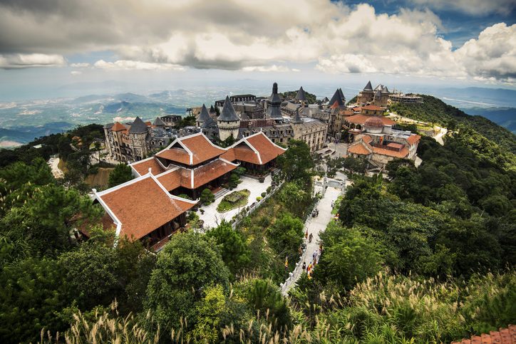 Ba Na Hill - středem Vietnamu se táhne divoké pohoří Truong Son, na jihu nazývané Annamské. V tomto pohoří se nachází Ba Na Hill, velké horské turistické středisko